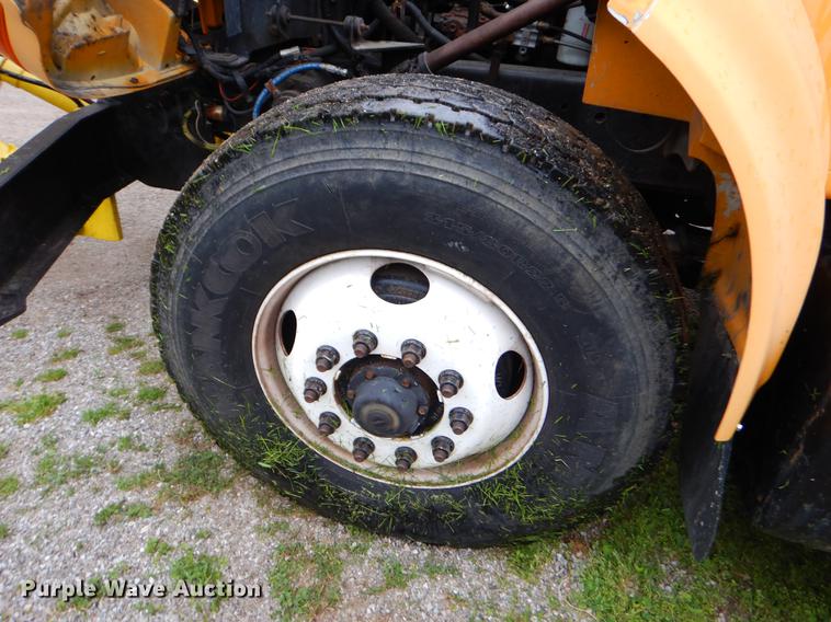 image for item FH9343 2002 International 4900 dump truck