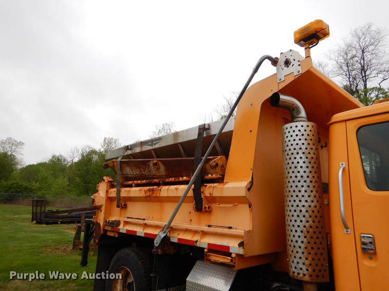 image for item FH9343 2002 International 4900 dump truck