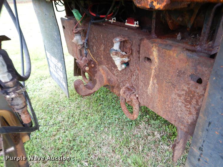 image for item FH9343 2002 International 4900 dump truck