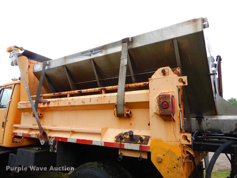 image for item FH9343 2002 International 4900 dump truck