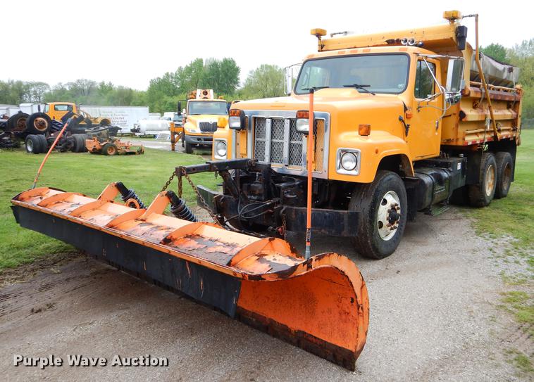 image for item FH9345 2002 International 2554 dump truck
