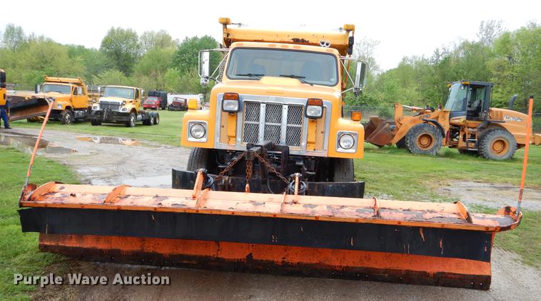 image for item FH9345 2002 International 2554 dump truck