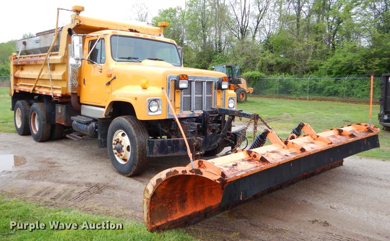 image for item FH9345 2002 International 2554 dump truck