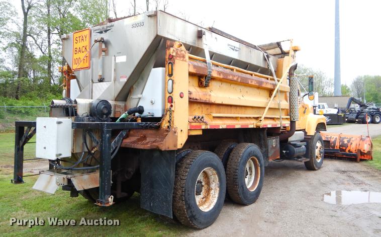 image for item FH9345 2002 International 2554 dump truck