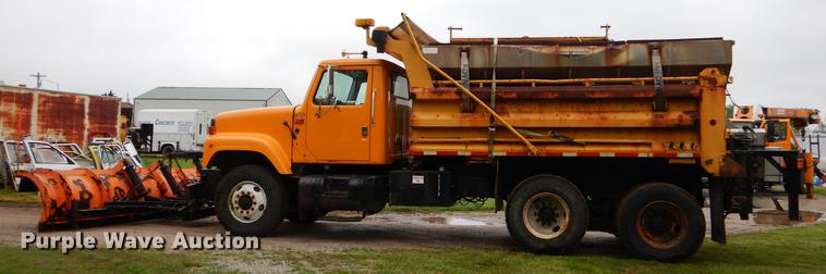 image for item FH9345 2002 International 2554 dump truck