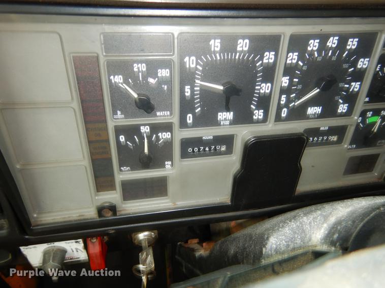 image for item FH9345 2002 International 2554 dump truck