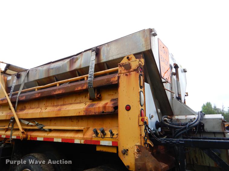 image for item FH9345 2002 International 2554 dump truck