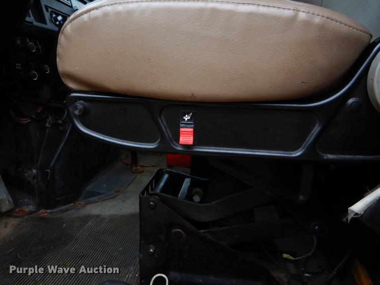 image for item FH9349 2002 International 4900 truck cab and chassis