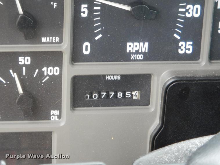 image for item FH9349 2002 International 4900 truck cab and chassis