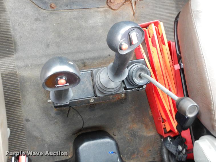 image for item FH9349 2002 International 4900 truck cab and chassis