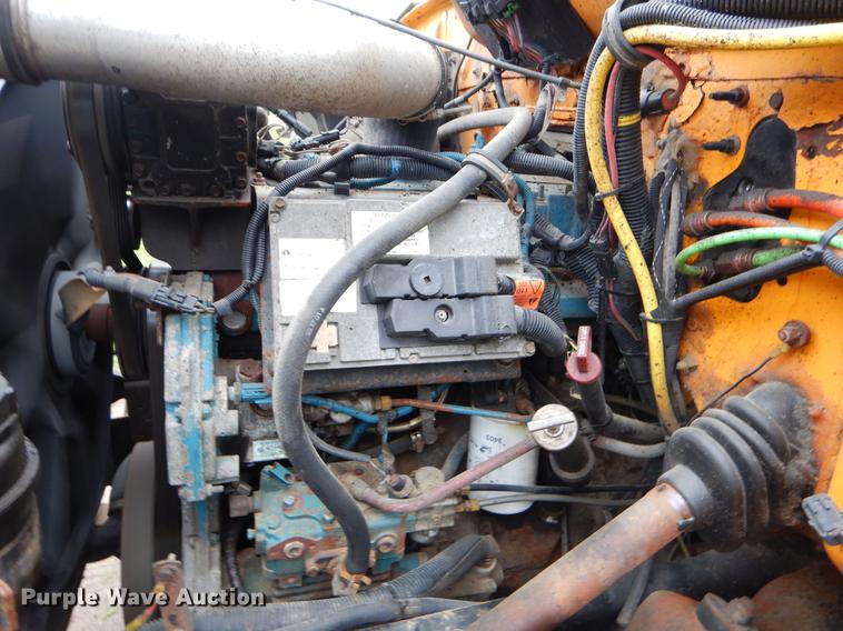 image for item FH9349 2002 International 4900 truck cab and chassis