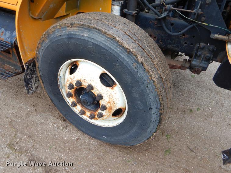 image for item FH9349 2002 International 4900 truck cab and chassis