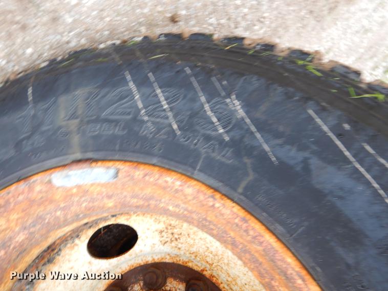 image for item FH9349 2002 International 4900 truck cab and chassis