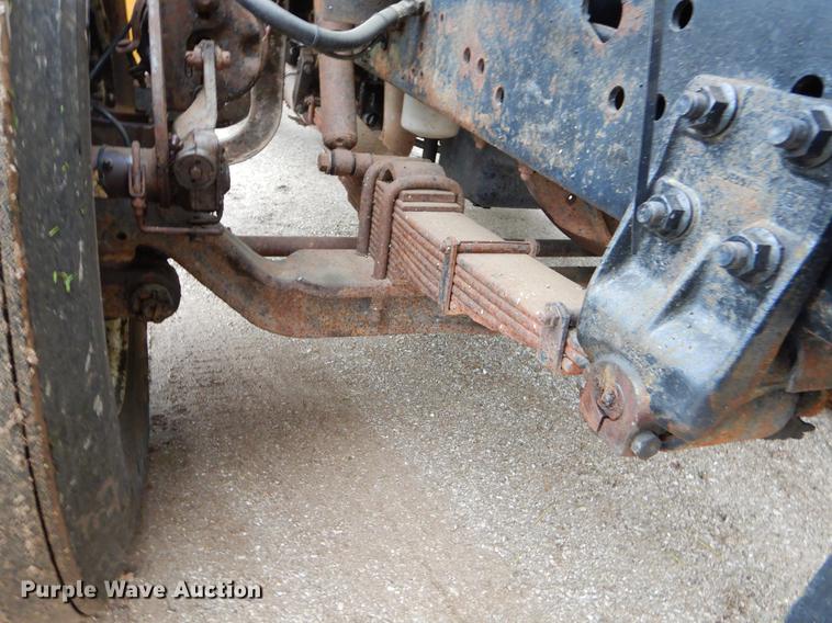 image for item FH9349 2002 International 4900 truck cab and chassis