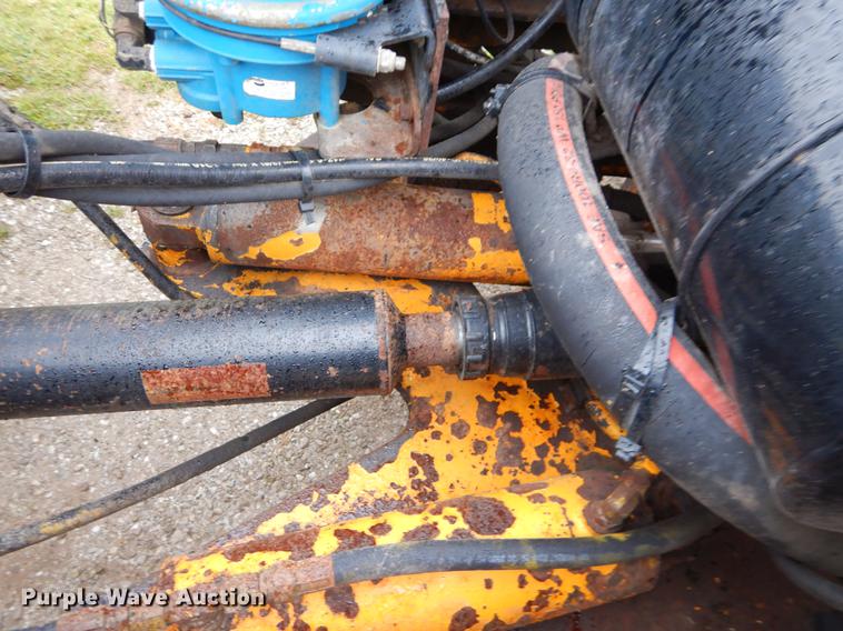 image for item FH9349 2002 International 4900 truck cab and chassis