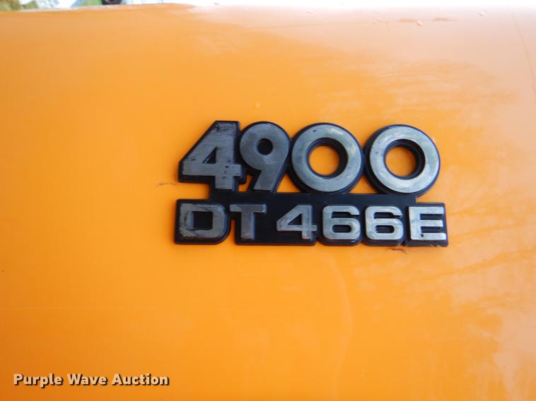 image for item FH9349 2002 International 4900 truck cab and chassis