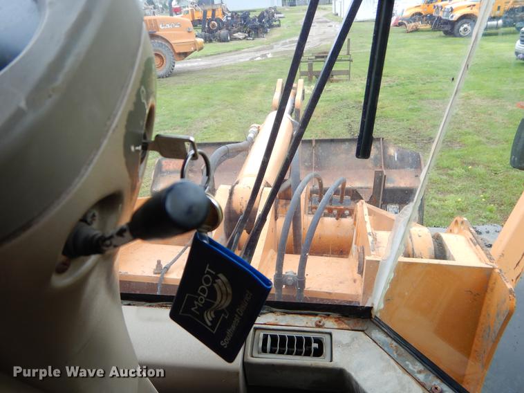 image for item FH9350 2002 Case 621D wheel loader