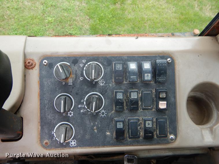 image for item FH9350 2002 Case 621D wheel loader