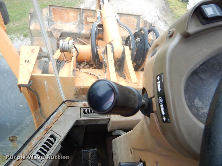 image for item FH9351 2002 Case 621D wheel loader