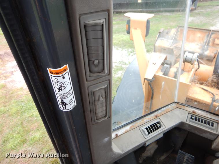 image for item FH9351 2002 Case 621D wheel loader