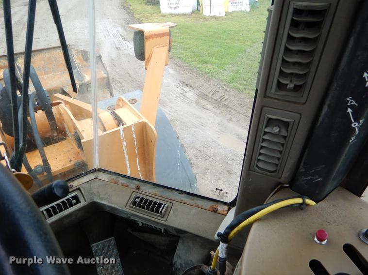 image for item FH9351 2002 Case 621D wheel loader