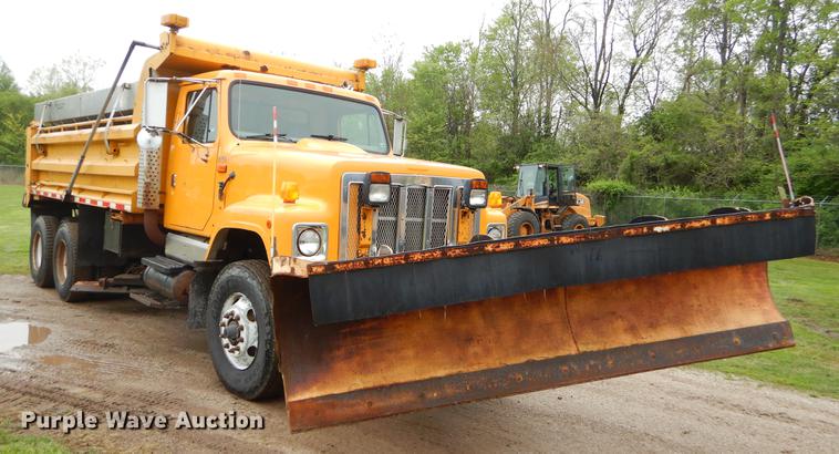 image for item FH9352 2002 International 2554 dump truck
