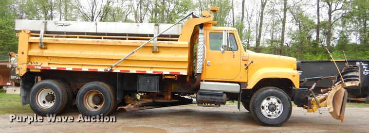 image for item FH9352 2002 International 2554 dump truck