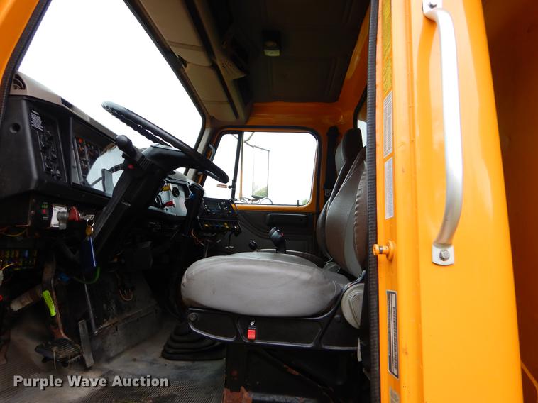 image for item FH9352 2002 International 2554 dump truck