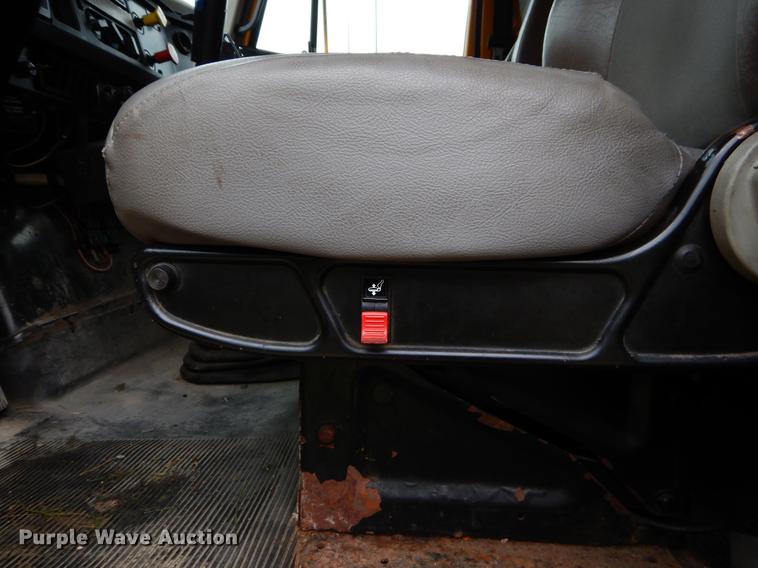 image for item FH9352 2002 International 2554 dump truck