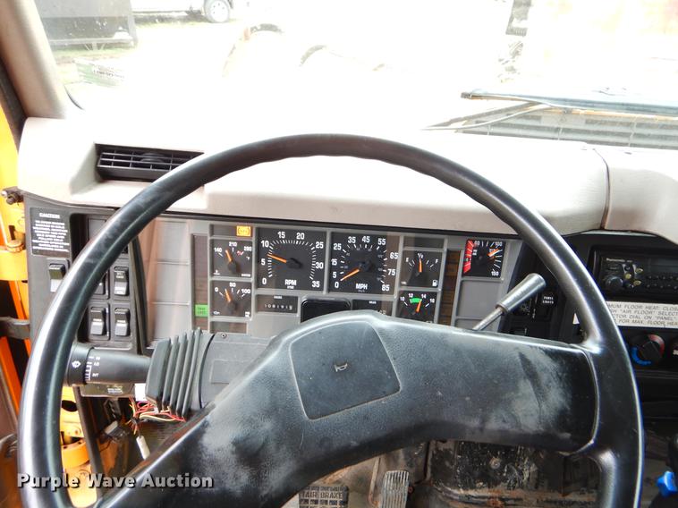 image for item FH9352 2002 International 2554 dump truck