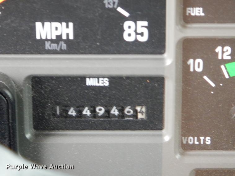 image for item FH9352 2002 International 2554 dump truck