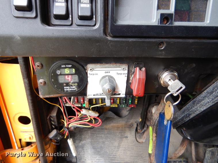 image for item FH9352 2002 International 2554 dump truck