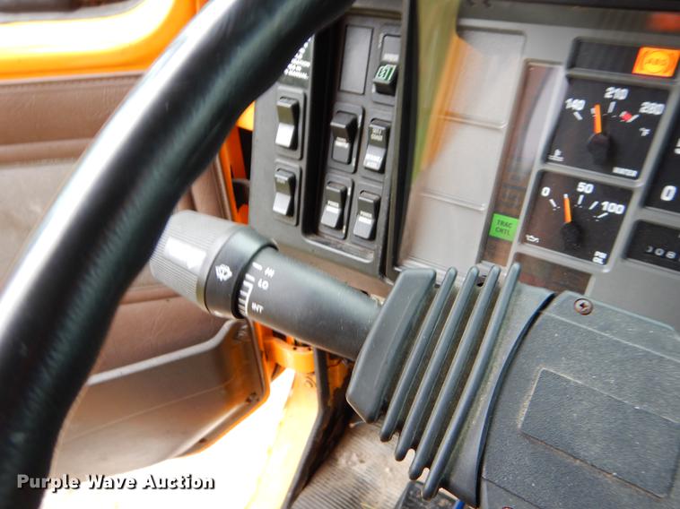 image for item FH9352 2002 International 2554 dump truck