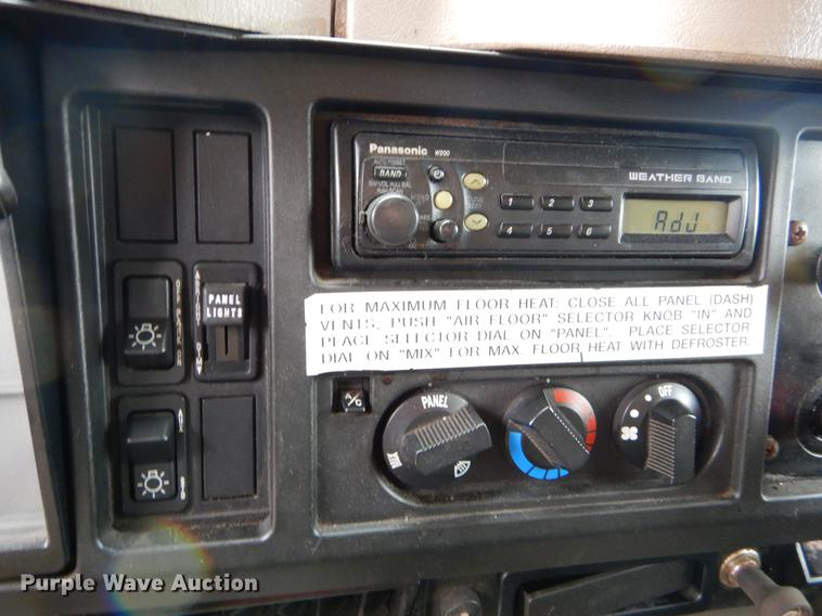 image for item FH9352 2002 International 2554 dump truck