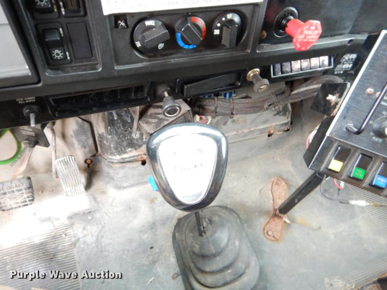 image for item FH9352 2002 International 2554 dump truck