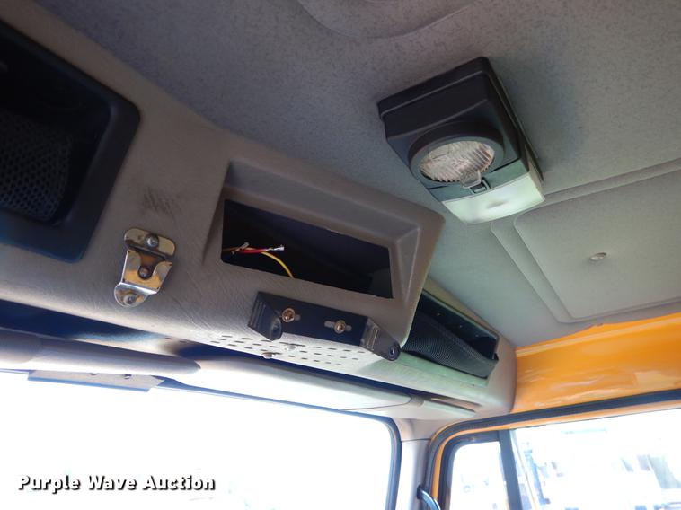 image for item FH9352 2002 International 2554 dump truck