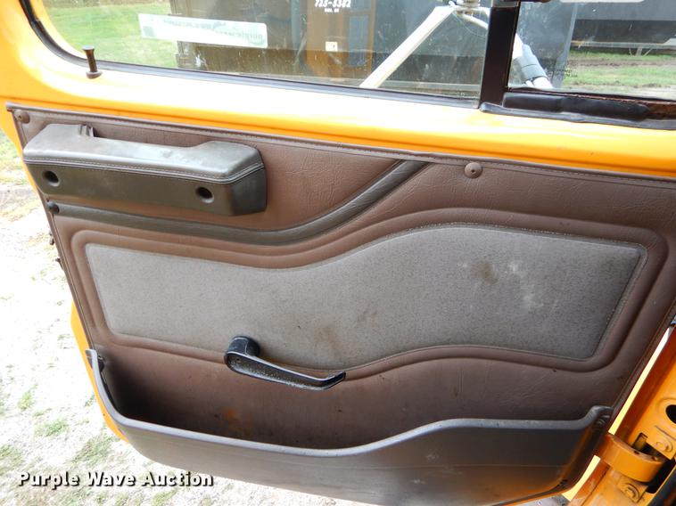 image for item FH9352 2002 International 2554 dump truck