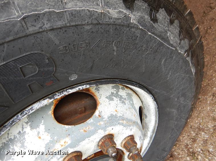 image for item FH9352 2002 International 2554 dump truck