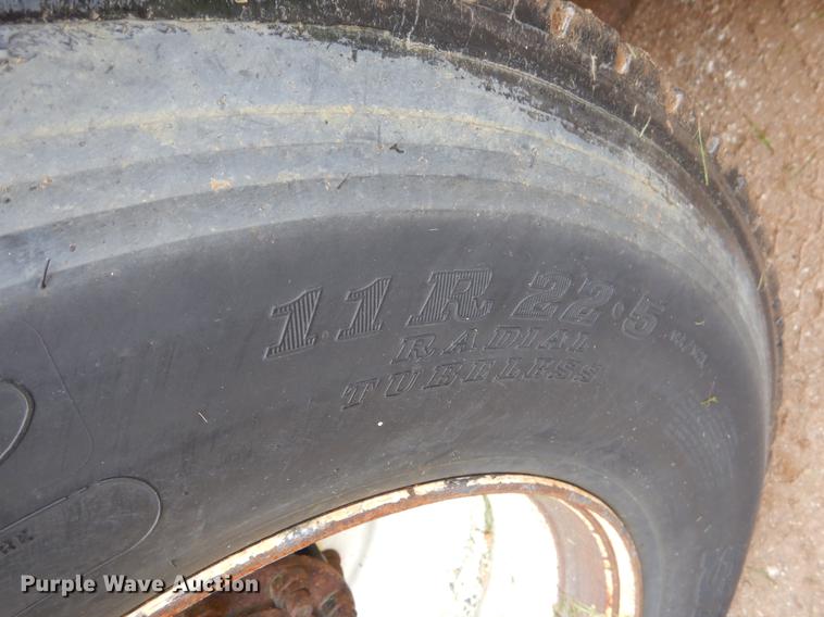 image for item FH9352 2002 International 2554 dump truck