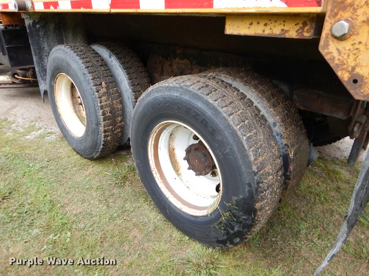 image for item FH9352 2002 International 2554 dump truck