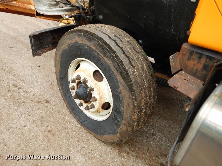 image for item FH9352 2002 International 2554 dump truck