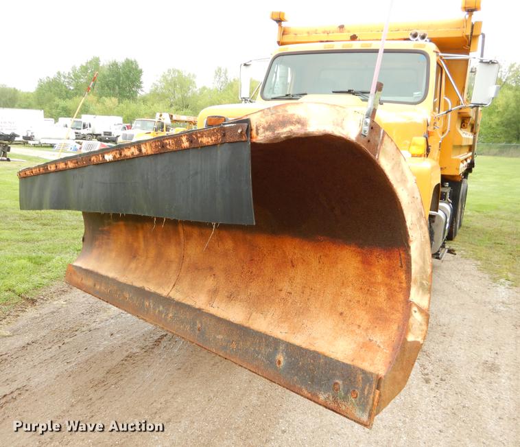 image for item FH9352 2002 International 2554 dump truck