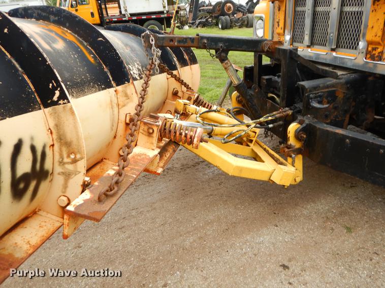 image for item FH9352 2002 International 2554 dump truck