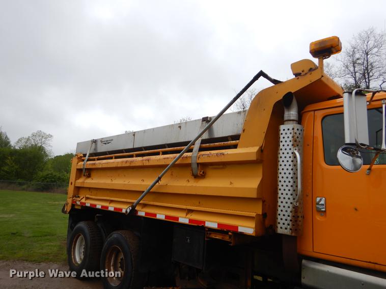 image for item FH9352 2002 International 2554 dump truck