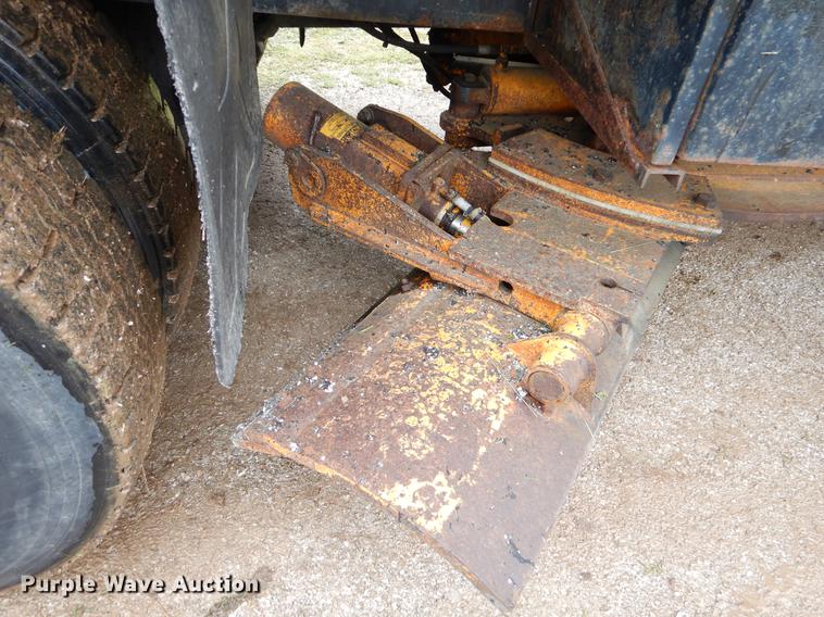 image for item FH9352 2002 International 2554 dump truck