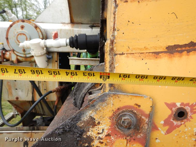 image for item FH9352 2002 International 2554 dump truck