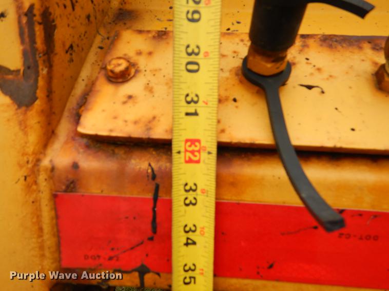 image for item FH9352 2002 International 2554 dump truck