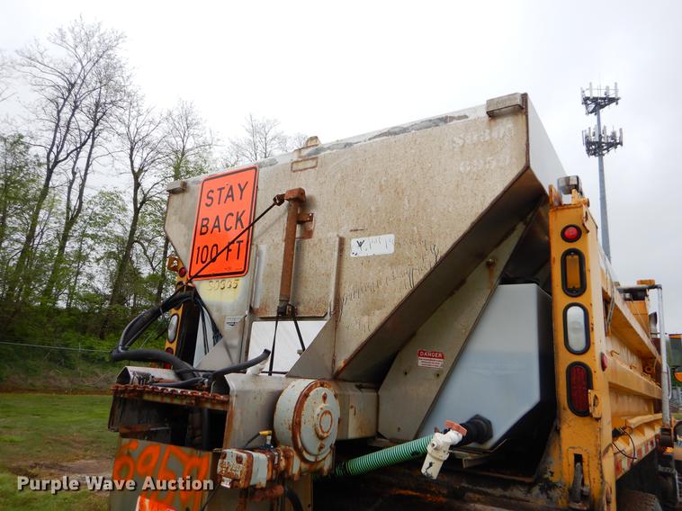 image for item FH9352 2002 International 2554 dump truck