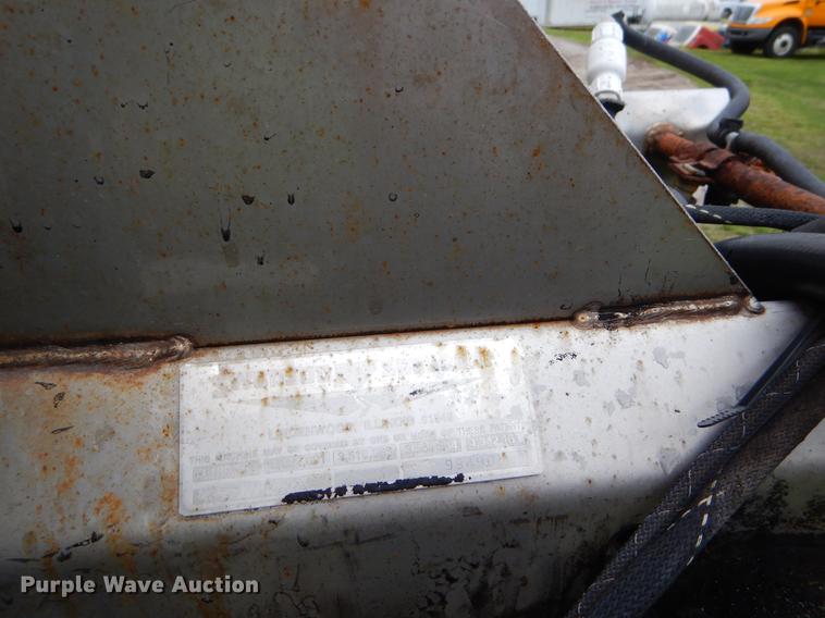 image for item FH9352 2002 International 2554 dump truck