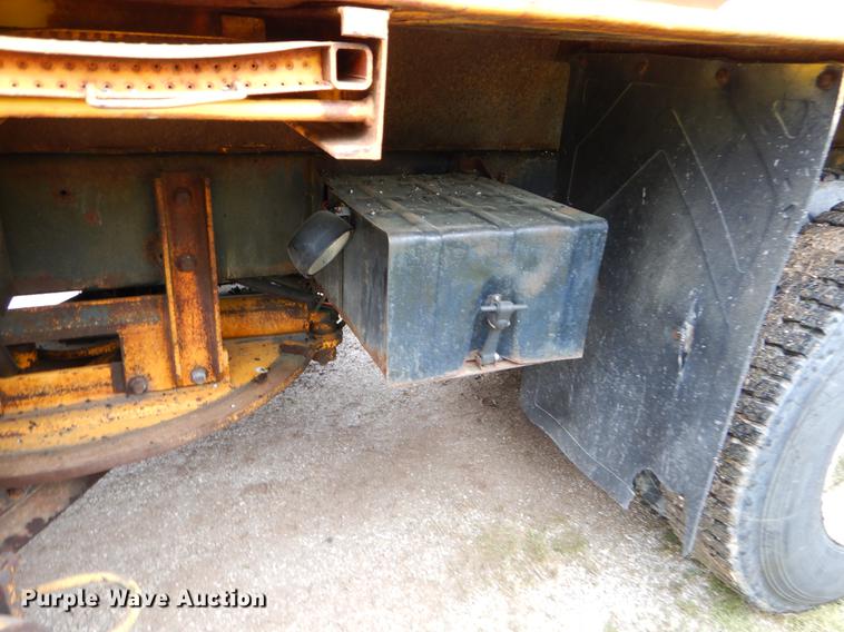 image for item FH9352 2002 International 2554 dump truck